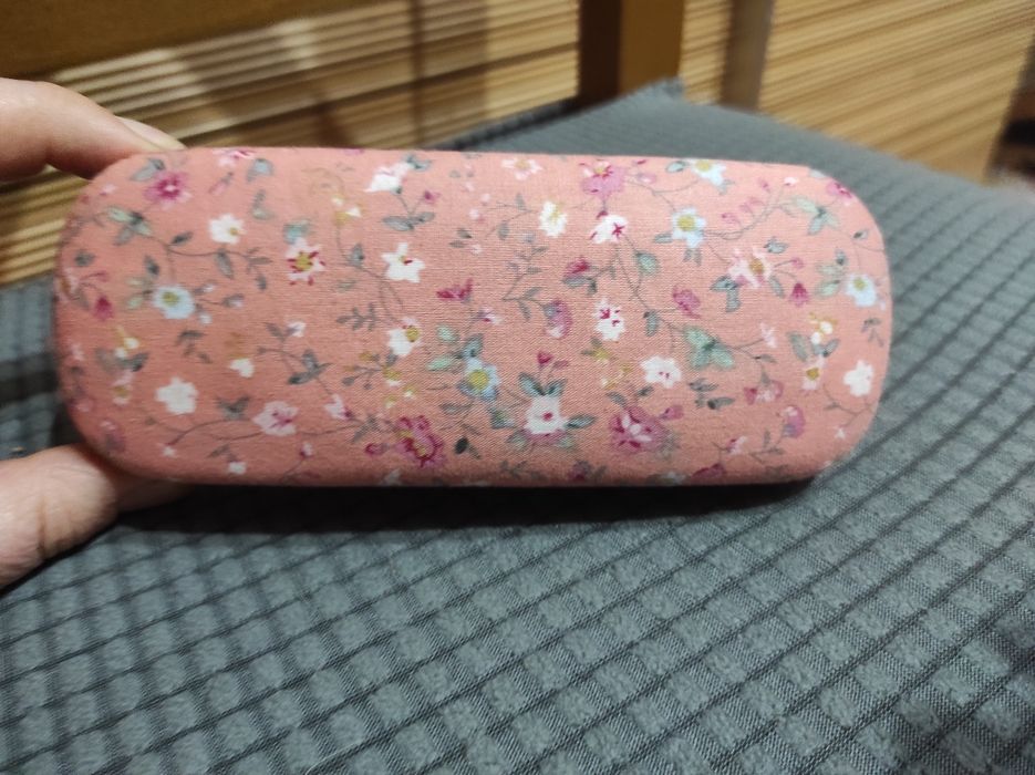 Etui twarde na okulary