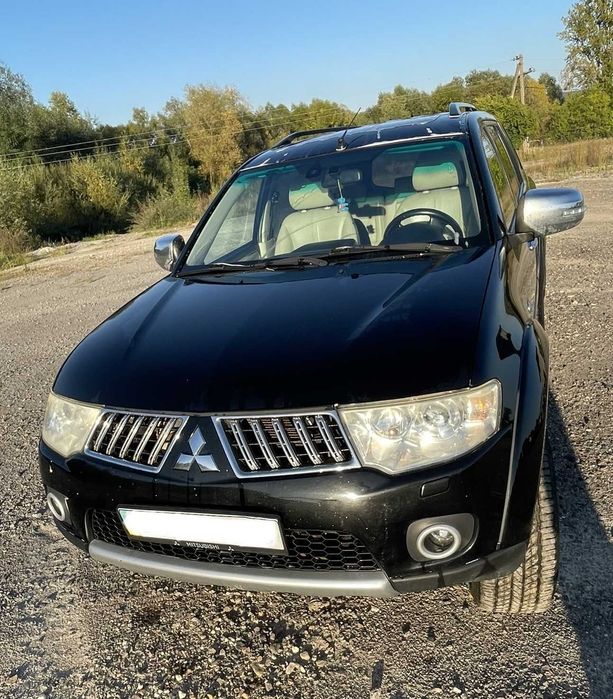 Автомобіль власний Міцубіші Паджеро Спорт, єдиний власник, купувалась в  салоні