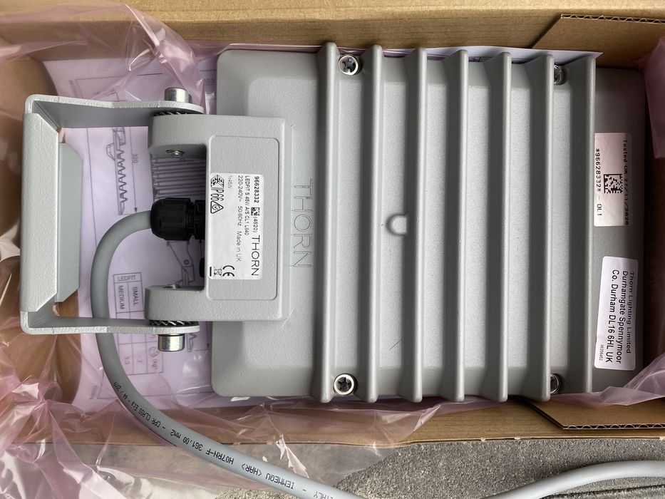LED Reflektor Halogen Lampa Aluminium Zumtobel