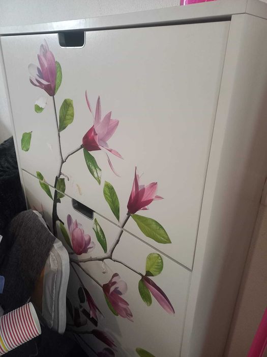 Sapateira branca com flores
