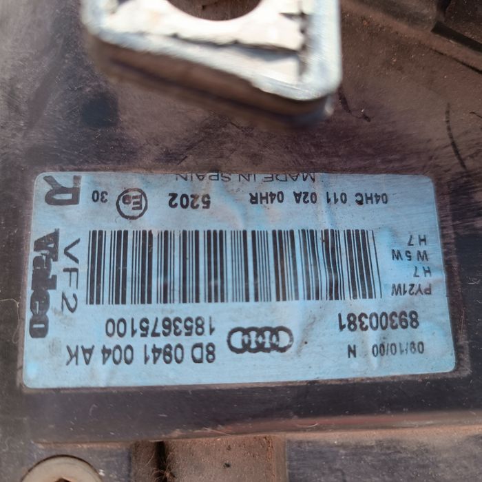 Farol optica dir Audi A4 de 99