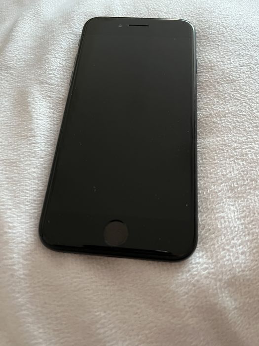iPhone SE czarny