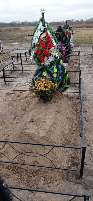 Прибирання могил
