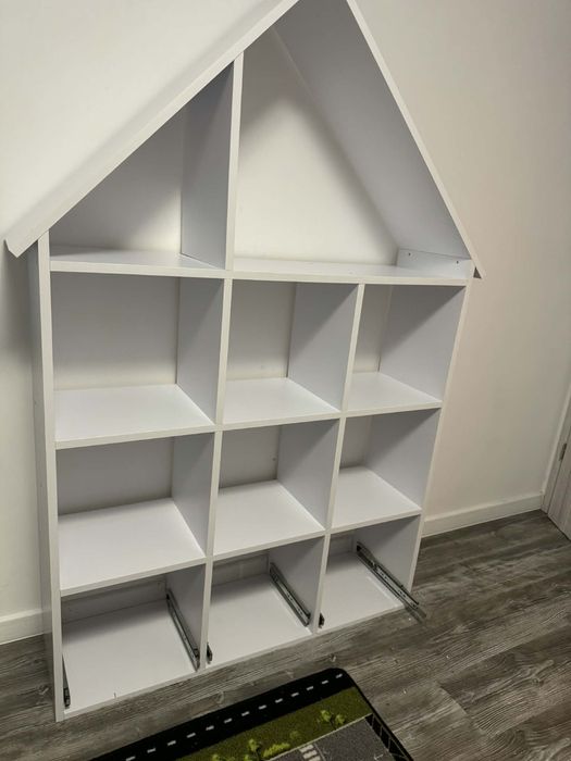 Regał domek do pokoju dzieciecego