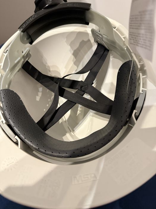 Nowy kask ochronny i kamizelka odblaskowa UDT – komplet BHP