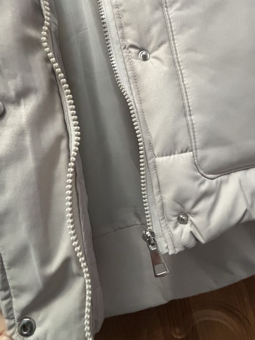 Зимова куртка бежевого кольору