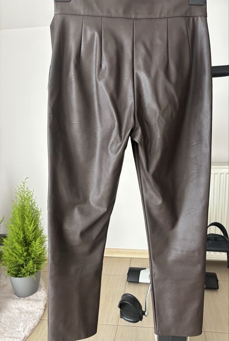 Spodnie z eco skórki damskie