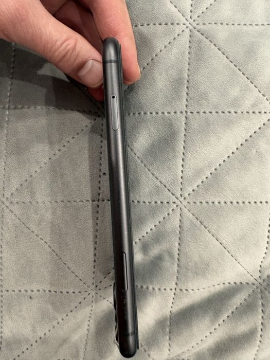 Продам офіційний  Айфон 11 blac 64GB