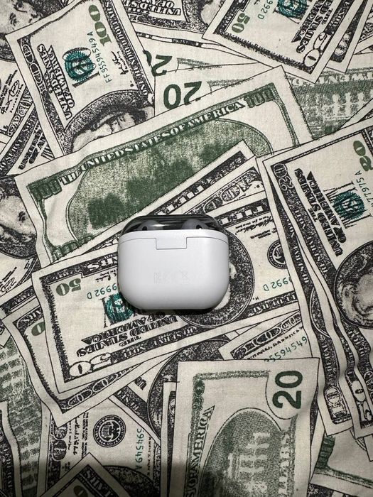 Продам бездротові  навушники Samsung Galaxy Buds3 FE