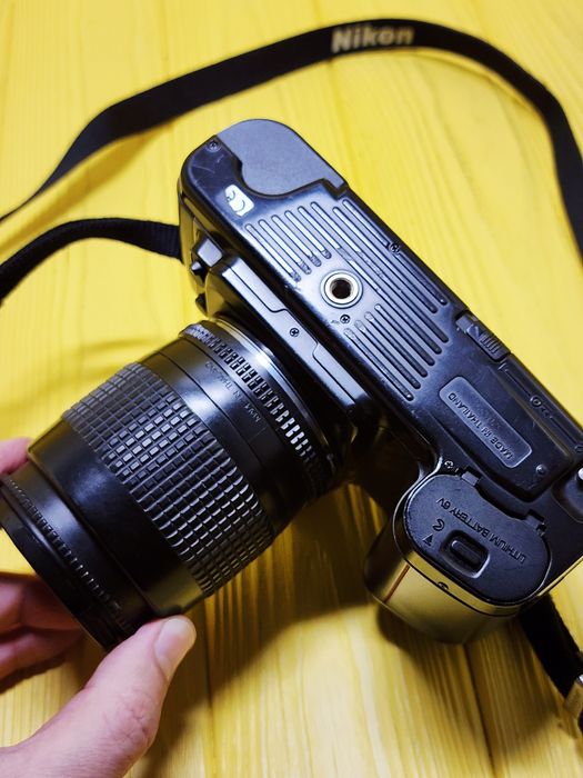 Плёночный Nikon F601 с объективом Nikon AF 35-80 мм 1:4- 5.6D