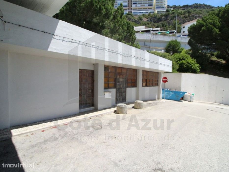 Loja em fase final de remodelações, Sesimbra — Santiago (Sesimbra), Setúbal