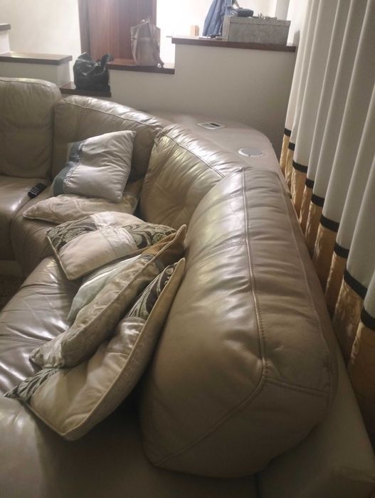 Sofá de Sala em Pele