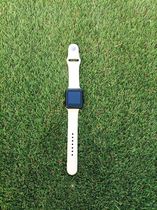 Relógio digital com bracelete removível