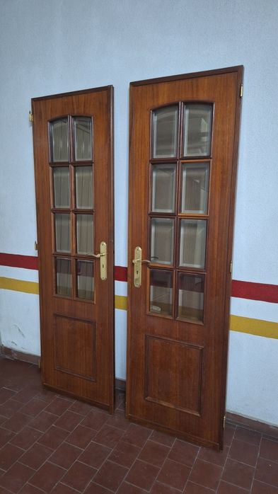 Portas de madeira com vidros