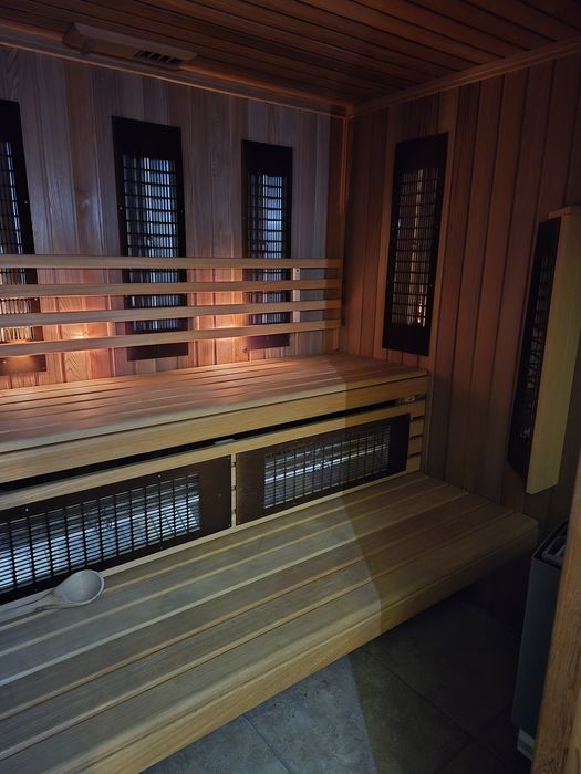 Sauna finska  z dodatkowymi lampami na podczerwien