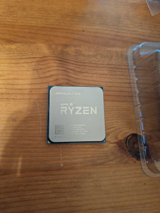 AMD RYZEN 7 2700