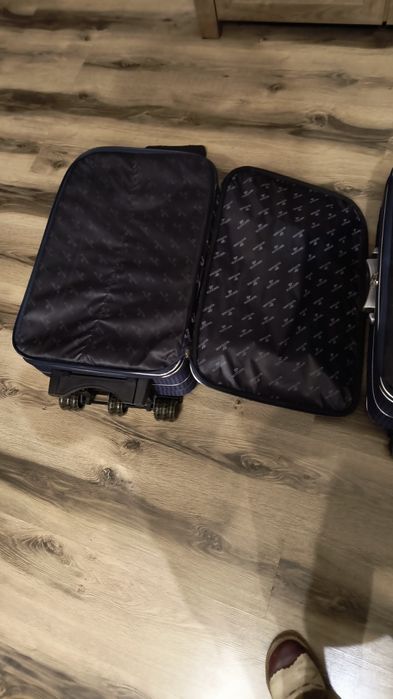 Sprzedam walizki średnie, materiałowe