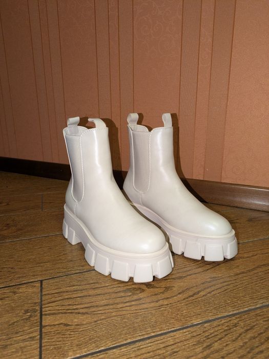 Молочні Челсі на високій підошві 38р