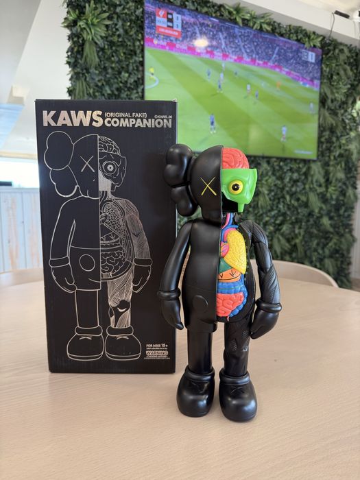 Boneco Kaws 37Cm