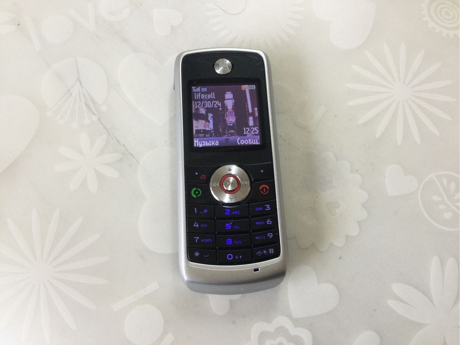 Моторола W230 продам.