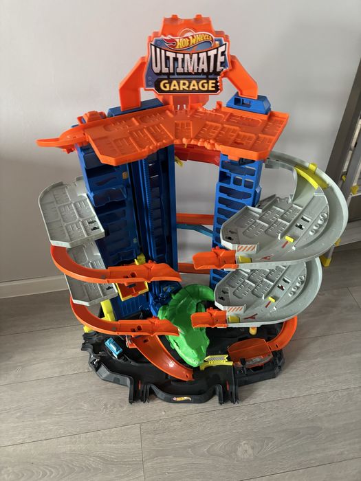 Hot wheels duza baza garaz T rex