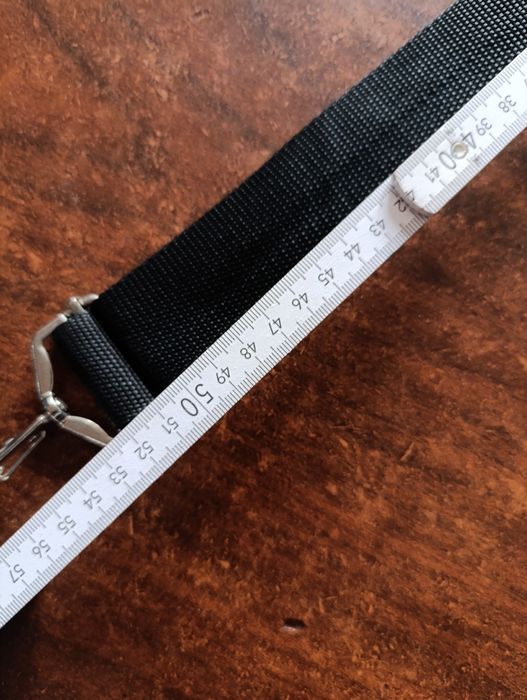 Mała torebka damska mieści telefon