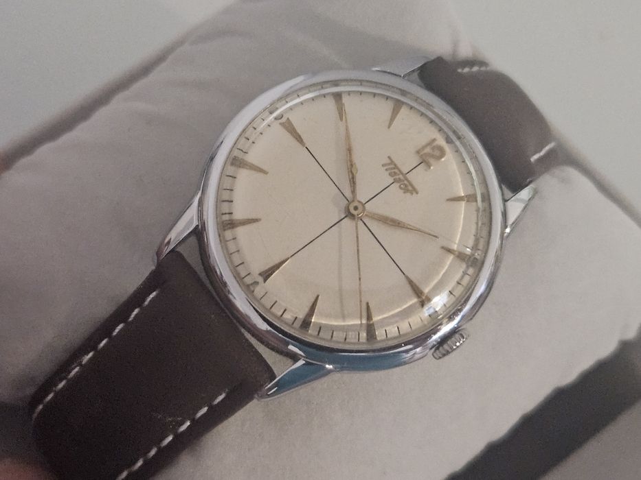 Zegarek Tissot nakrecany wraz pudełkiem box - prezent na święta