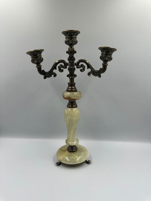 Kandelabr z onyksu i mosiądzu