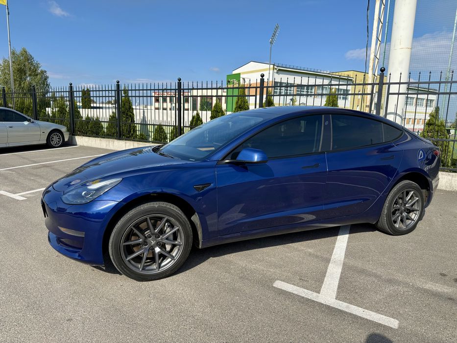 Tesla model 3 2023 залізо фосфат