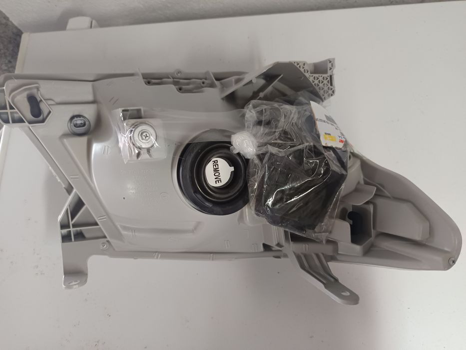 Farol  esquerdo Toyota Hilux 2006