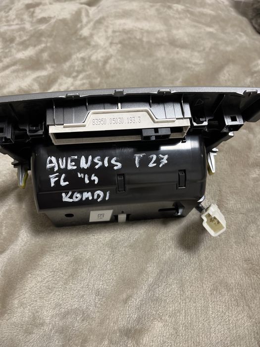 Попільничка до салону Toyota Avensis