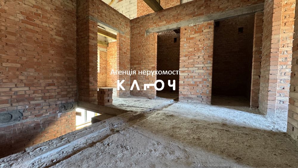 Продаж чудового таунхауса біля парку, перша лінія