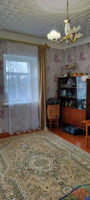 Пропонуємо окремий будинок з усіма комунікаціями та банею