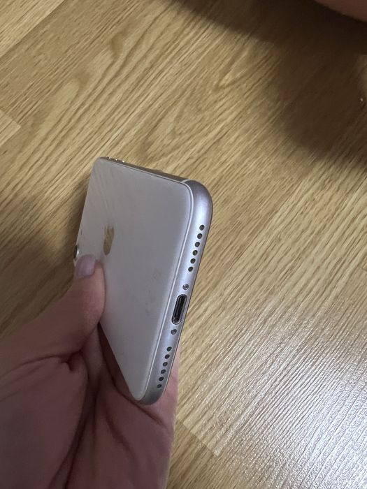 Продам iPhone Apple SE 64 ГБ