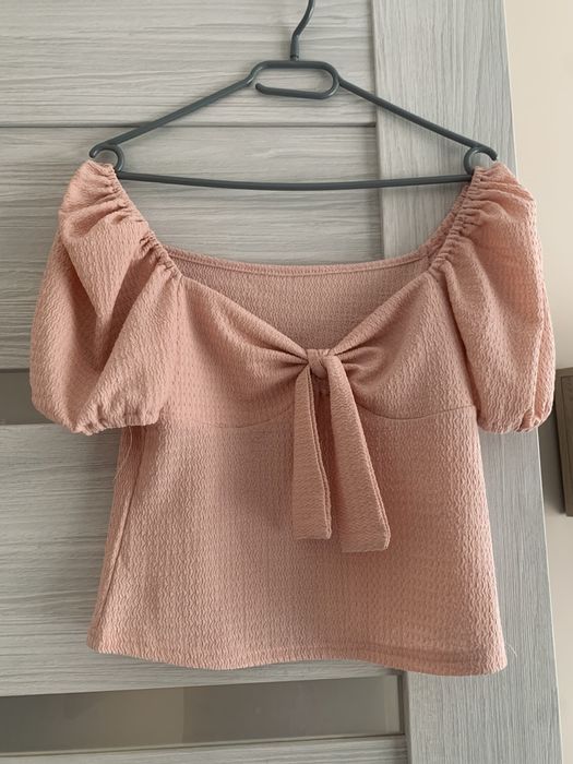 Top wiązany z bufkami