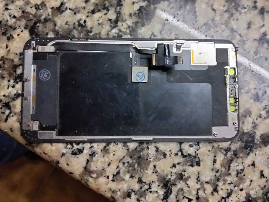 2 ou 5 telemóveis para peças ou reparação e um vidro