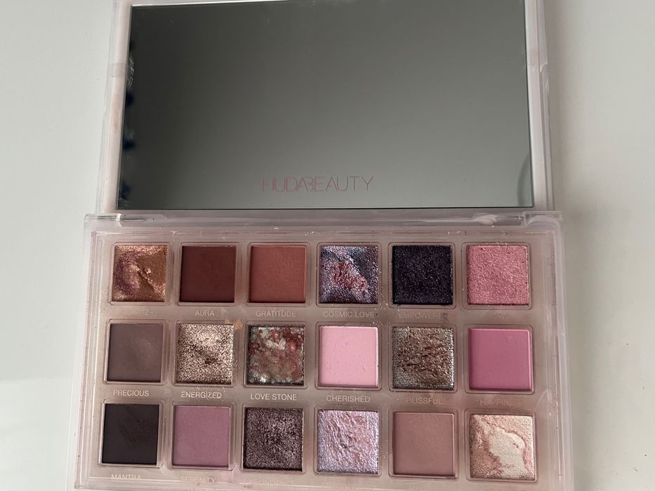 Huda beauty rose quartz paletka cienie paleta cieni
