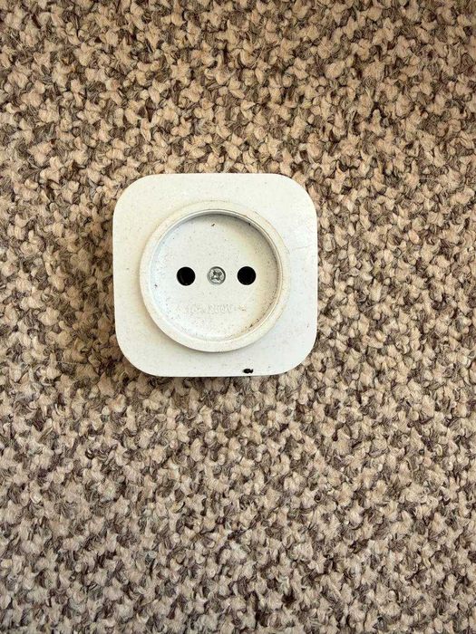 Розетка без заземлення