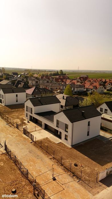 Nowoczesny dom z garażem i działką 1000 m. Pompa ciepła, światłowód.