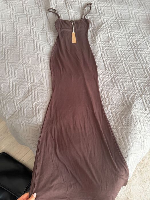 Sukienka Skims brązowa