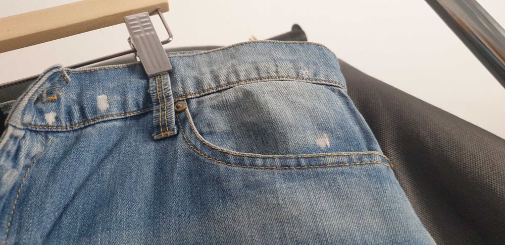 Jeans Mango com detalhes