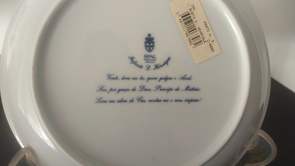 Prato de porcelana com o busto do Infante D.Henrique