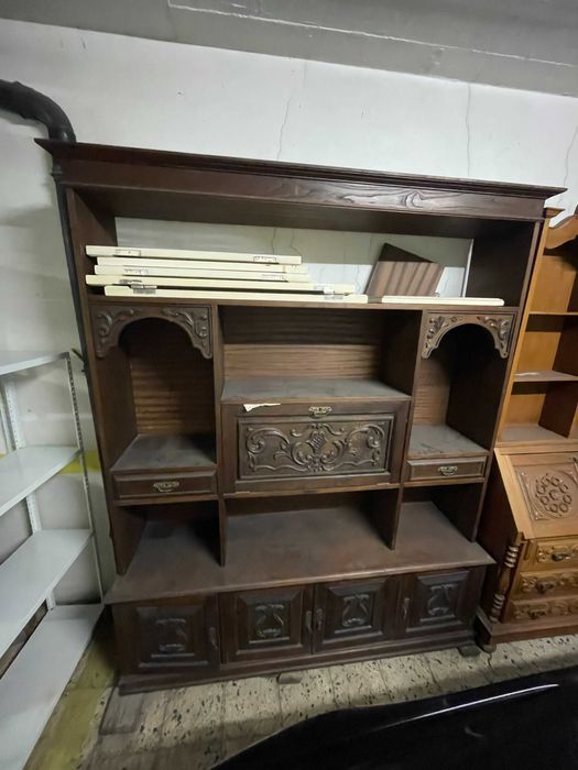 Móvel/Estante Modular em Madeira Escura com Entalhes Ornamentais