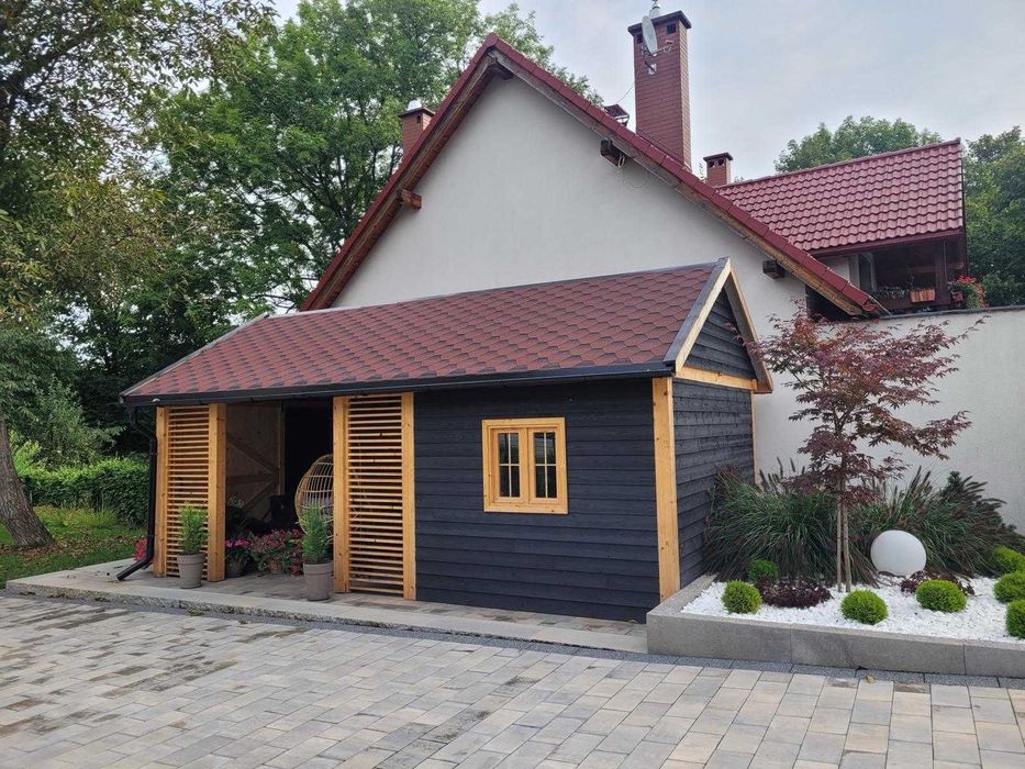 Altany, wiaty, garaże.