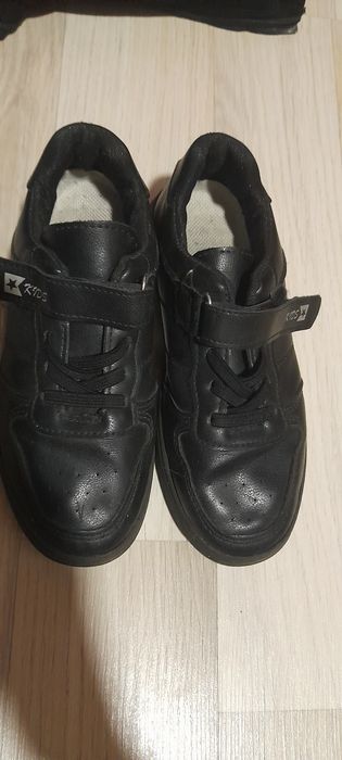 Кросівки на хлопчика дві пари