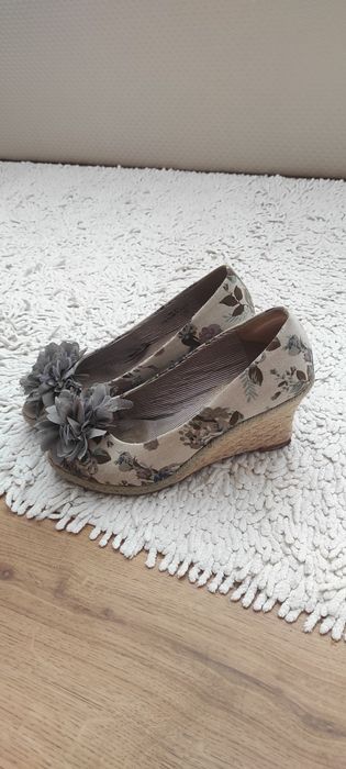 Buty na koturnie czółenka półbuty