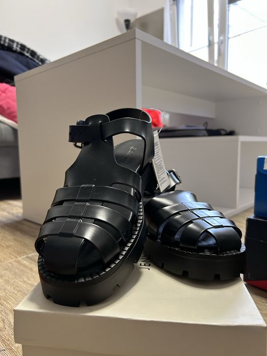 Nowe czarne sandały