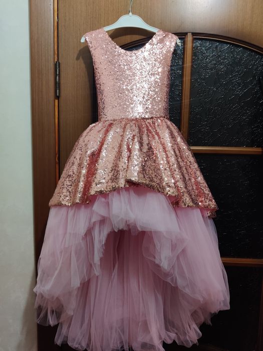 Пишна святкова сукня