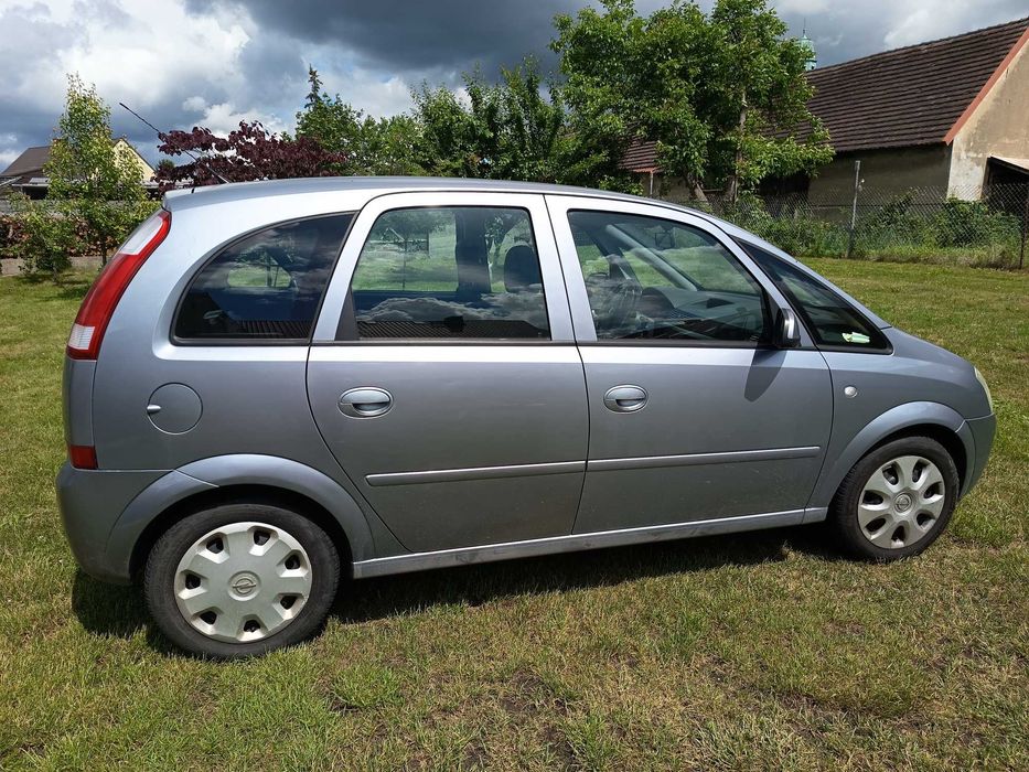 Opel Meriva srebrny