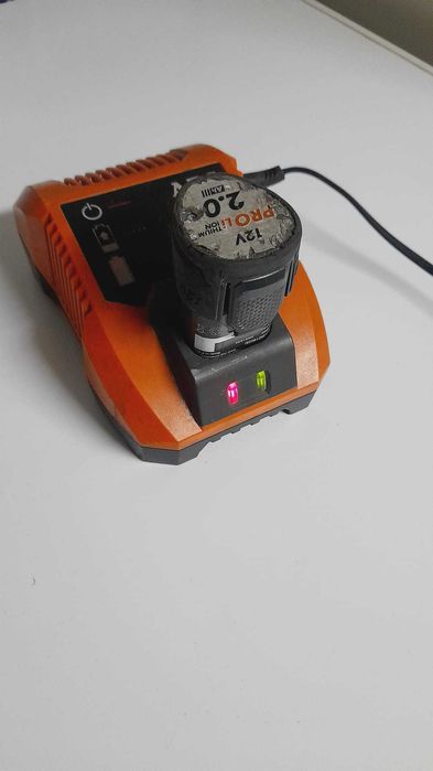 Carregador Bateria AEG 12V LL1230, C/Bateria Incluída